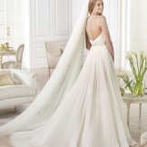 ชุดแต่งงานเปิดหลังจาก Pronovias