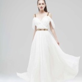 White evening dress on the straps to the floor