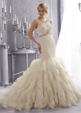 Váy cưới nàng tiên cá với Ruffles dọc
