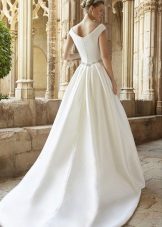 Váy cưới được may trên dây thắt lưng