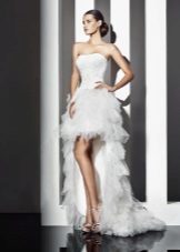 ชุดแต่งงานจาก Amour Bridal พร้อมรถไฟ