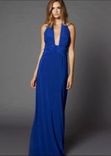 Blue evening dress na may neckline
