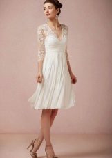 Váy cưới ngắn với váy loe