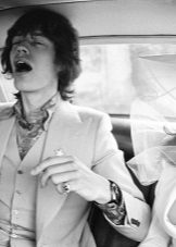 ชุดแต่งงาน Bianca Jagger ตรงไปตรงมา
