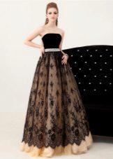 Fluffy evening dress with lace