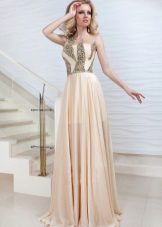 ชุดราตรีจาก Oksana บินด้วย rhinestones