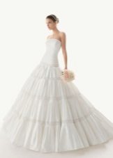 ชุดแต่งงานจาก Rose Klara 2013 กับกระโปรงหลายชั้น
