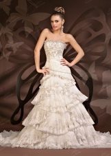 ชุดแต่งงานจาก To Be Bride มีหลายชั้น