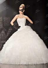 ชุดแต่งงานจาก To Be Bride 2013 อันงดงาม