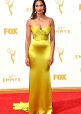 Padma Lakshmi - Váy Emmy 2015