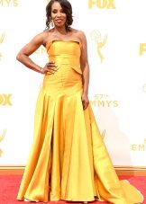Tháng Sáu Ambrose - váy Emmy 2015