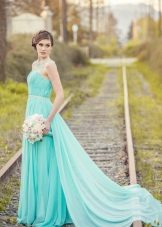 Váy cưới màu ngọc lam thẳng