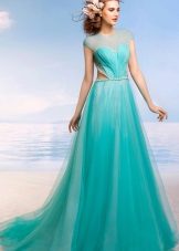 Váy cưới màu ngọc lam lộng lẫy