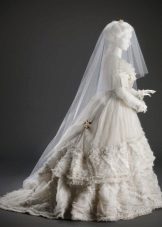 Retro wedding dress layered