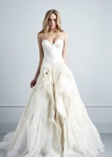 Váy cưới với corset