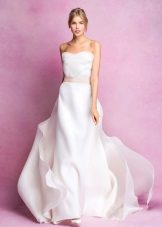 Váy cưới theo phong cách tối giản