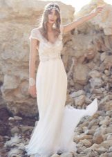 Wedding dress from the collection of the Spirit from Anna Campbell in the Empire style