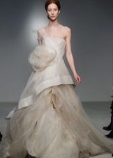 ชุดแต่งงานจาก Vera Wong จากชุด 2012