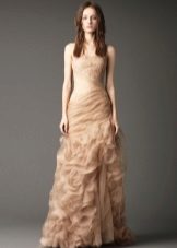 ชุดแต่งงานจาก Vera Wong จากคอลเลกชัน 2012 ด้วยจีบ