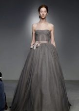ชุดแต่งงานจาก Vera Wong จากชุด 2012 สีเขียวชอุ่ม