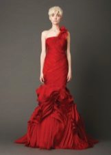 ชุดแต่งงานสีแดงจาก Vera Wong พร้อมจีบ