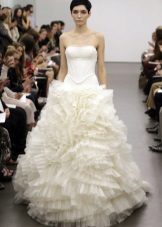 ชุดแต่งงานสีขาวจาก Vera Wong 2013 อันงดงาม