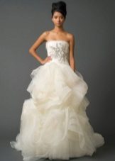 ชุดแต่งงานจาก Vera Wong จากชุด 2011 ที่สวยงาม