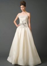 ชุดแต่งงานจาก Vera Wong จากชุด 2011 เป็นรูปตัว