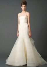 ชุดแต่งงานโดย Vera Wong จากชุด 2011 งาช้าง