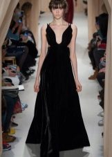 Váy dạ hội từ nhung Valentino