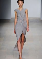 Váy dệt kim với bím tóc
