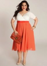 เดรสเข้ารูปพร้อมเอวสูง - เสื้อสีขาวด้านบนและสีส้ม