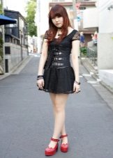 Váy đá cứng với corset da
