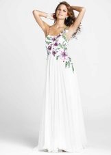 White dress na may floral print sa bodice