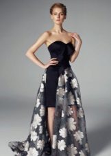 Magdamit ng floral print sa isang naaalis na palda