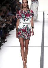 Maikling manggas floral print na damit