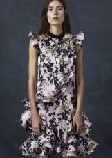Floral print dress na may ruffles