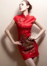 Váy đỏ phương Đông