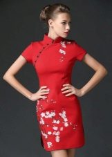 Váy đỏ phương Đông