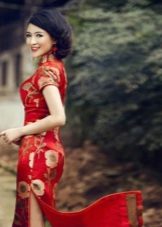 Váy đỏ phương Đông