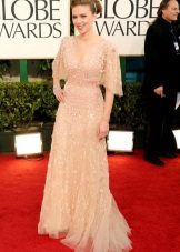 Beige dress sa sahig