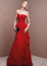 Red dress mula sa La Sposa