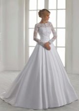 A-silhouette wedding dress with lace
