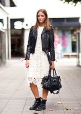 Guipure dress na may leather jacket