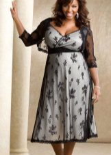 Guipure dress para sa buong may contrast lining