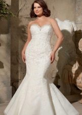 Guipure dress para sa buong sirena