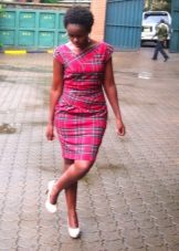 Mahigpit na Red Check Midi Length Dress