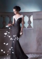 Black lace dress na may puting