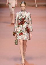 Váy ấm với hoa hồng Dolce & Gabbana