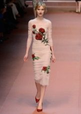Váy hồng với hoa hồng Dolce & Gabbana